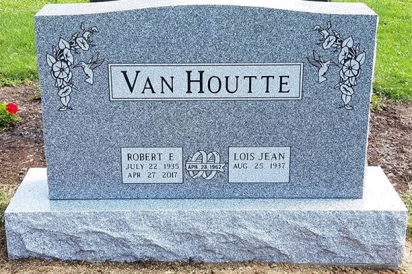 vanhoutte-robert-completed-in-the-cemeteryA1875875-138F-E089-D4FC-17A806627B72.jpg
